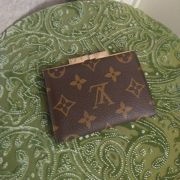 Louis Vuitton Monogram Kiss-lock Coin and Card Wallet - Picture 4 of 15